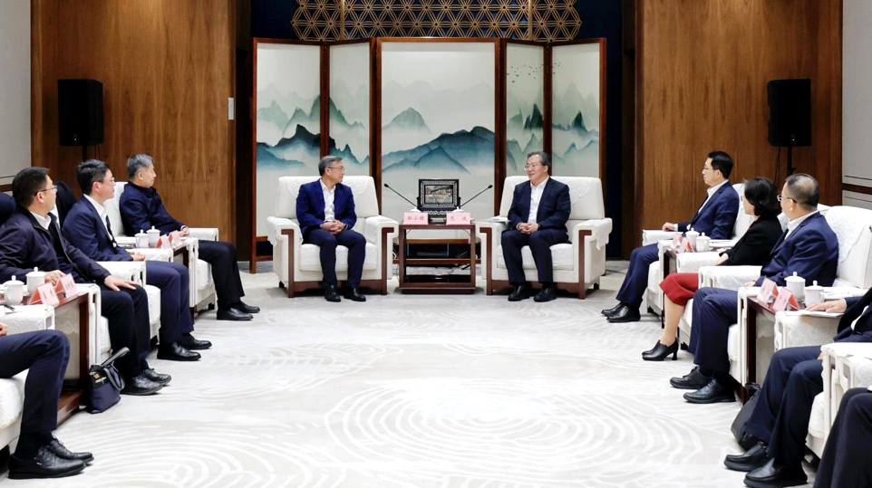 東南大學(xué)黨委書(shū)記鄔小撐、校長(zhǎng)孫友宏會(huì)見(jiàn)蘇州市委書(shū)記范波、市長(zhǎng)吳慶文 攜手推動(dòng)名城名校融合發(fā)展