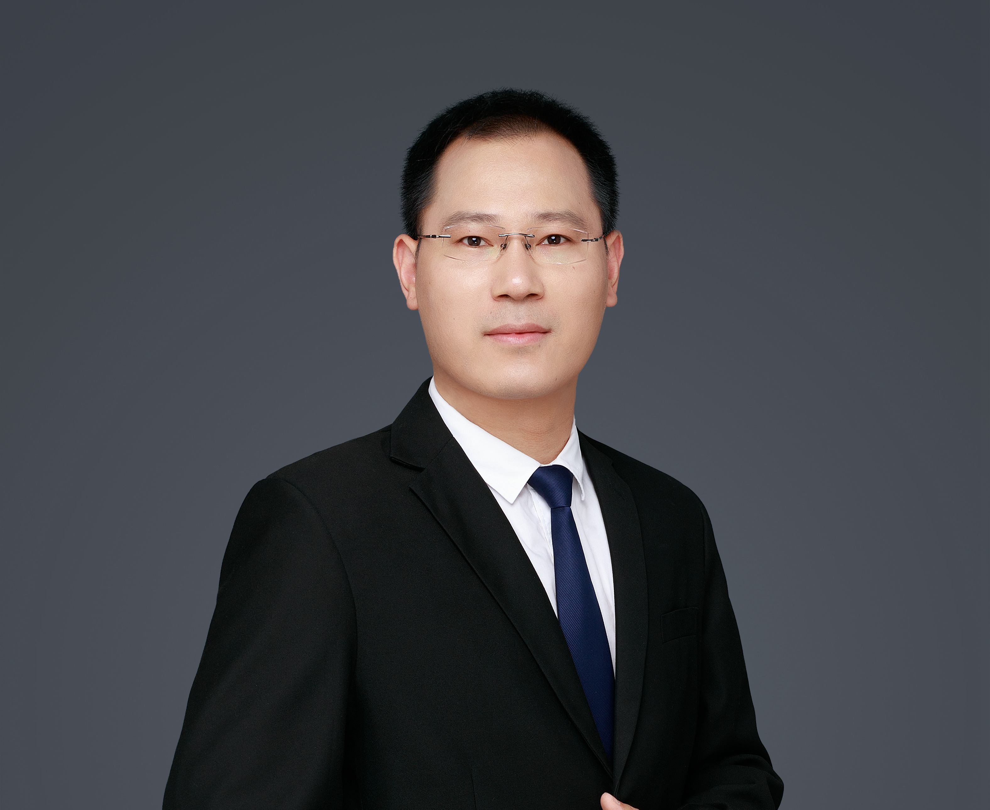 【尋訪(fǎng)身邊的榜樣】科研求索孜孜無(wú)怠 培桃育李誨人不倦——記電子科學(xué)與工程學(xué)院副院長(zhǎng)賀龍兵