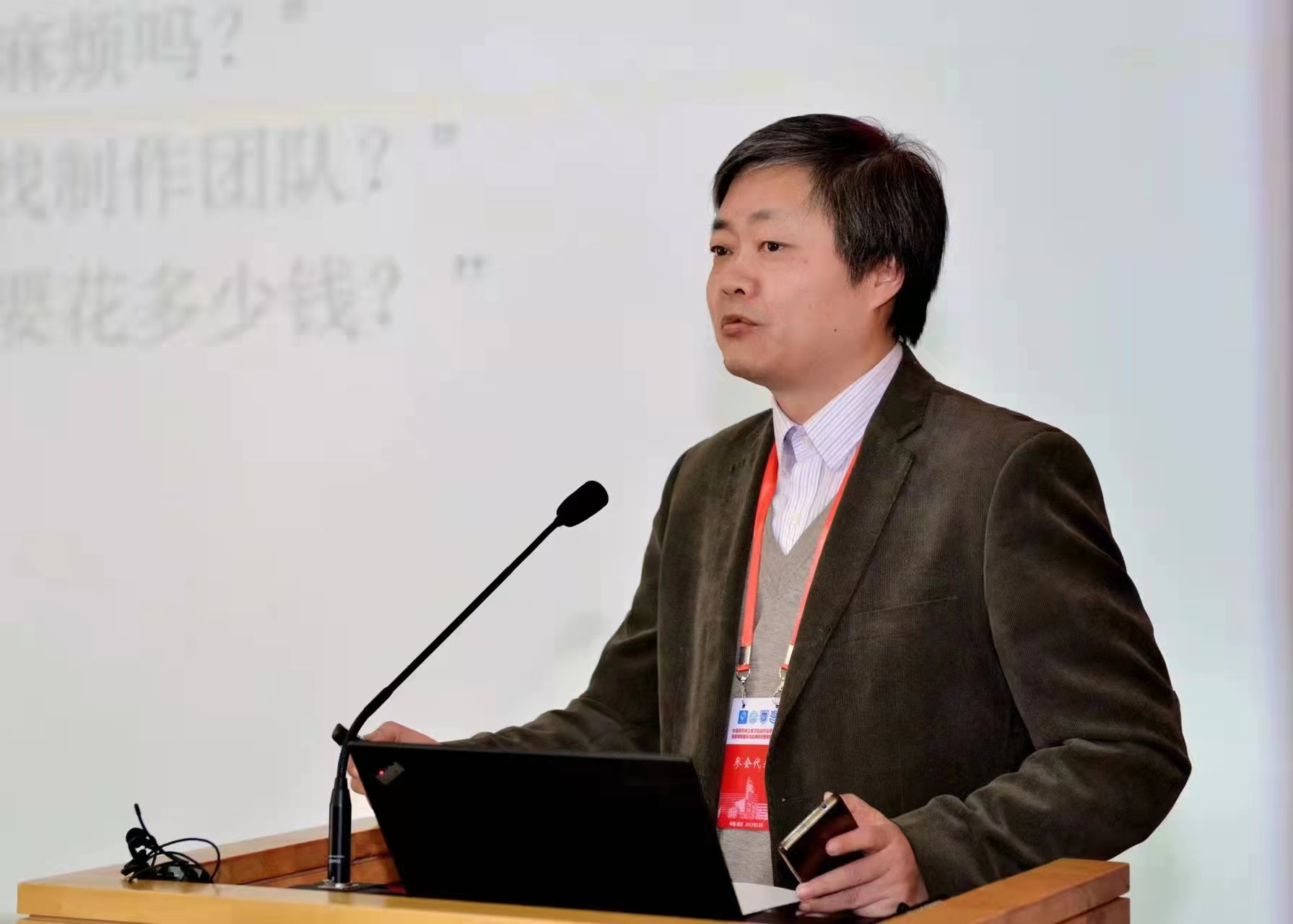 以你為鏡：平凡相伴里的微光——記東南大學(xué)杰出教學(xué)獎(jiǎng)獲得者、信息科學(xué)與工程學(xué)院孟橋教授